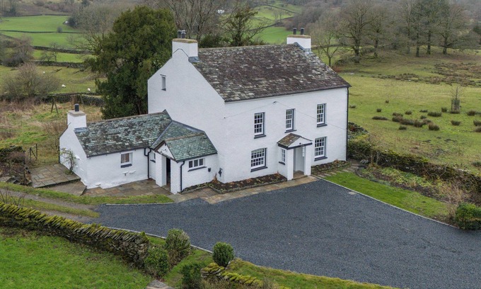 Windermere Cottage | GREEN YEW, pet friendly, with a garden in Bowness-On-Windermere