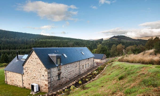 Dingwall Villa | Greenhill Cottage - Three Bedroom Villa, Sleeps 6