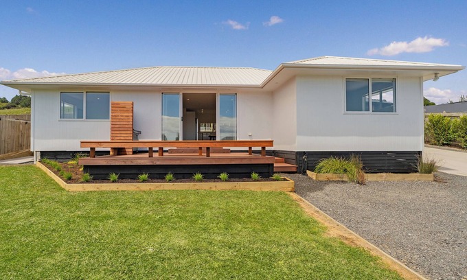 Coromandel House | Greenhills Charmer - Coromandel Town Holiday Home