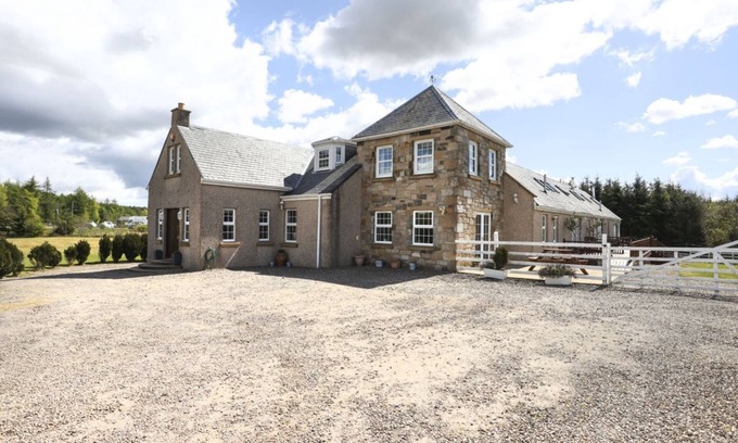 Kelty House | Greenknowes Estate Farmhouse and Lodge