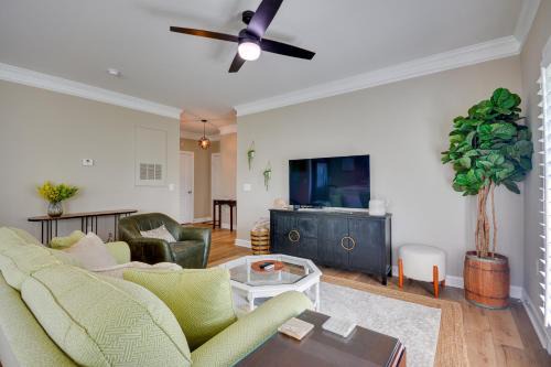 Old Irving Park Apartment | Greensboro Condo Rental Near Hospital and Trails!