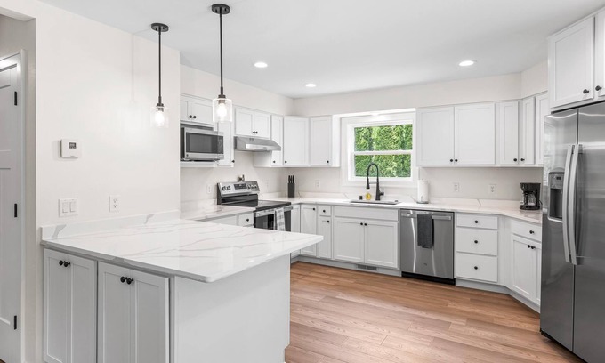 Green Lake Condo | Greenway Log Cottage - Duplex 1 Lower Unit
