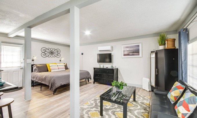 Greenwood Apartment | Greenwood Studio Cottage < 1 Mi to Downtown!