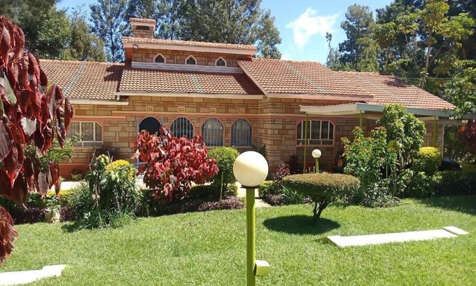 Meru House | Greton Holiday Villa