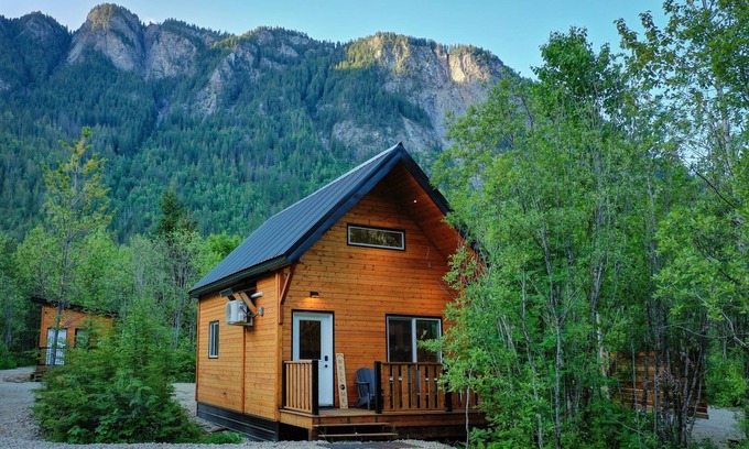 Revelstoke Hotel | Grey Lodge - Alpha Mountain Lodging + Sauna