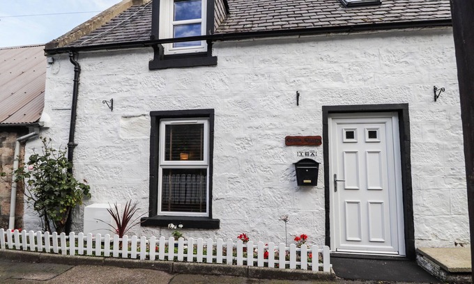 Nairn Cottage | GRIFFIN COTTAGE, family friendly, character holiday cottage in Nairn