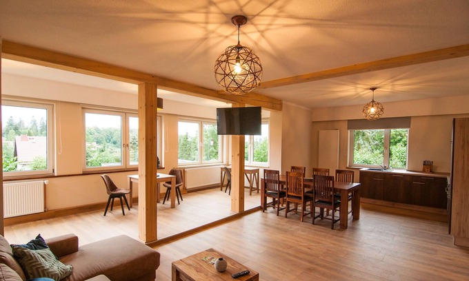 Friedrichsbrunn Apartment | Großzügige Wohnung mit Stilvoller Möblierung, Sauna und Garten