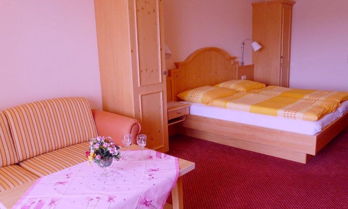 Glashutt Apartment | Großzügiges und Freundlich Eingerichtetes Appartement mit Modernem Dusch-badezimmer