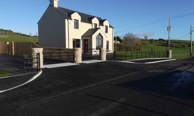 Castlewellan House | Gromoth Mountain View Cottages - Lichen Cottage