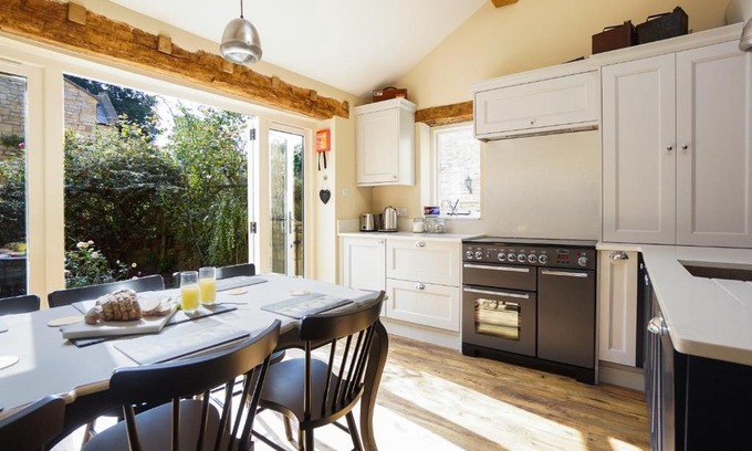Chipping Campden House | Grooms Lodge, Chipping Campden - Taswell Retreats