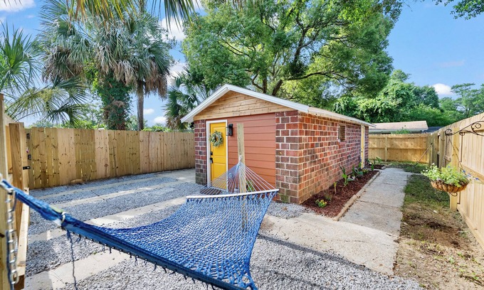 South Pensacola Cottage | Groovy Cottage in Downtown Pensacola, Pet Friendly
