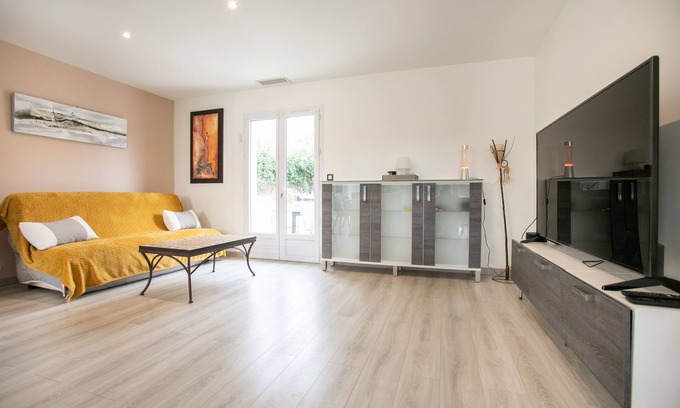 Boulazac-Isle-Manoire House | Ground floor fully air-conditioned garden swimming pool