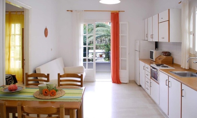 Agios Gordios Apartment | Ground floor apartment in its own pretty garden