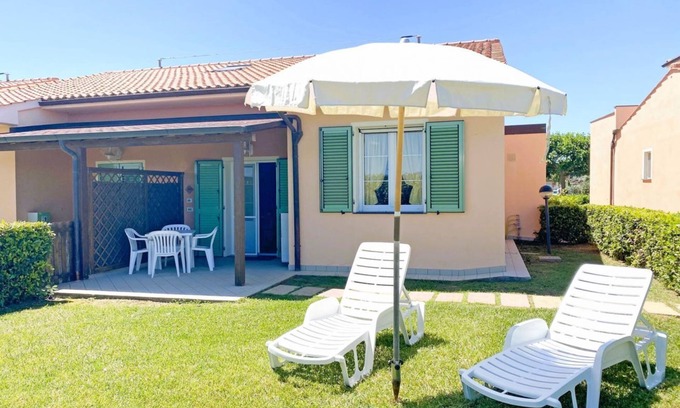 Vada Apartment | Ground floor apartment of 45 m2 with mosquito nets composed of a living room with satellite TV, cooking side, fridge with freezer, microwave oven and dishwasher.Double bedroom, two additional beds and bathroom.Air conditioning, clothesline.The apartment