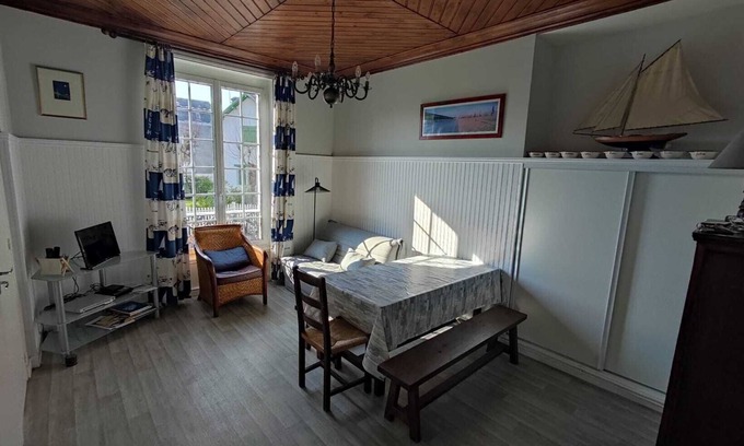 Cabourg Apartment | Ground floor apartment in old villa 60 m from the beach