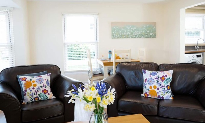 Hougue Moulin Apartment | Ground-Floor Apartment in Quiet Coastal Location (Two-Bedrooms)