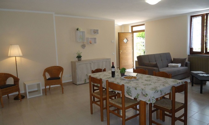 Crone Apartment | Ground floor apartment up to 6 pers., 3 bedrooms, terrace and garden, 300m to the lake