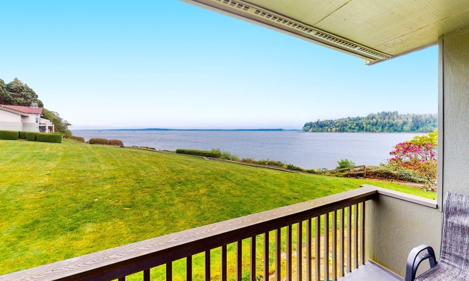 Port Ludlow Condo | Ground-floor condo with indoor/outdoor pools, hot tub, pickleball/tennis, & gym