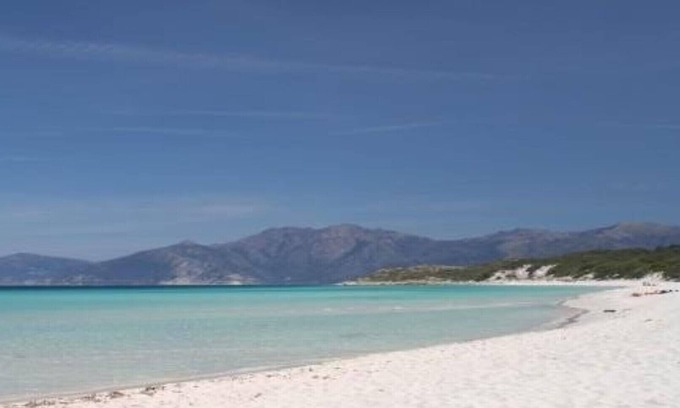 Pietracorbara Apartment | Ground floor Villa El bimbo 50 meters from the sandy beach