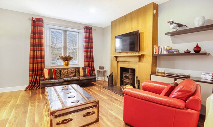 Bamburgh House | Grove Cottage - North East Escapes