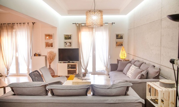 Nea Smirni Apartment | Grove House-Excellently placed classy flat, near Acropolis, Piraeus and beach