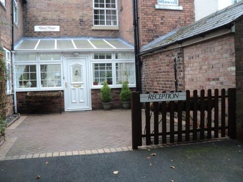 Oakengates Bed & Breakfast | Grove House Guest House