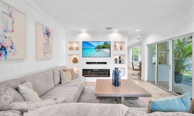 Coconut Grove House | Grove Walk Manor | 3BR Oasis in the Grove