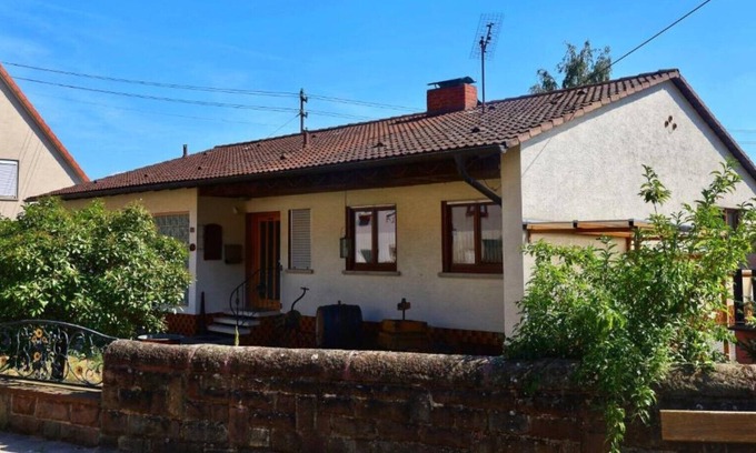 Neustadt-Hambach House | Guesthouse Maria with 160 square meters in a quiet location with a beautiful winter garden