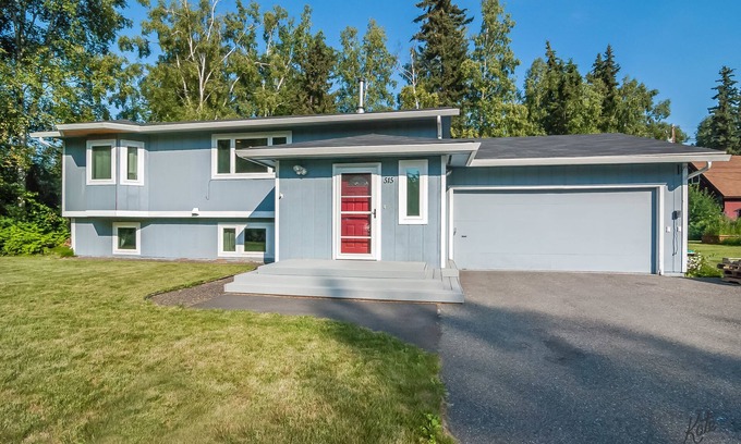 College House | Guest bedroom in a lovely modern home located in a very convenient location.