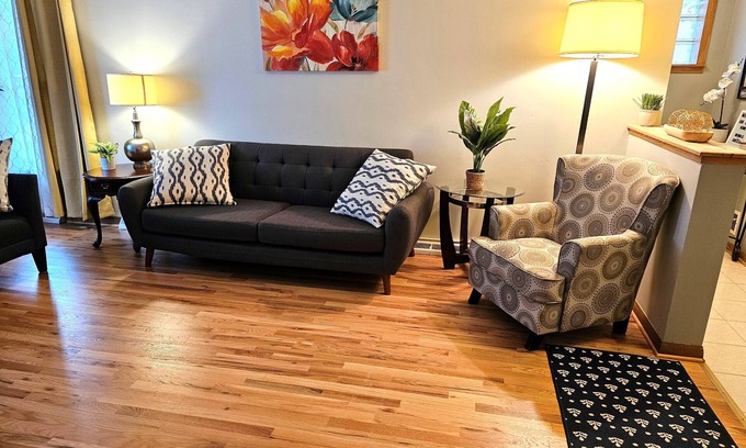 Franklin Park House | Guest favorite Spacious Home near Chicago O'Hare Airport