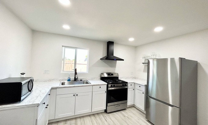 Norwalk House | Guest house 1bed-1bath in between DTLA and Orange County.