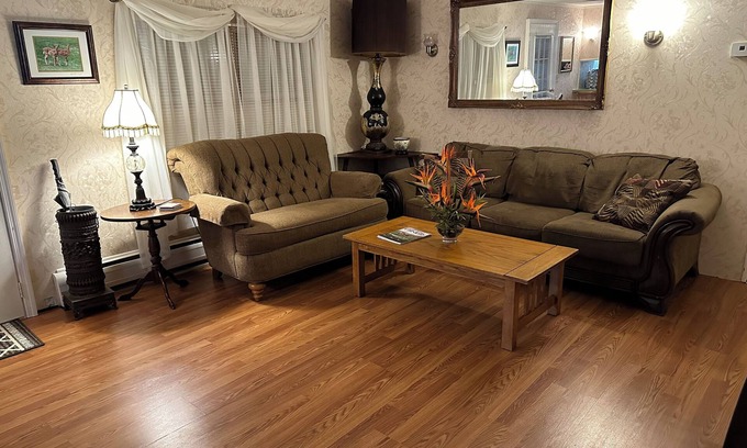 Greenville House | Guest House Catskill Mountains Private Backyard Fire Pit BBQ Grill Ski Golf Hike