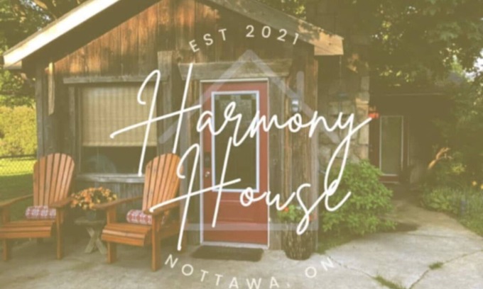 Nottawa Cottage | Guest house close to Blue Mountain, Wasaga Beach and Collingwood!