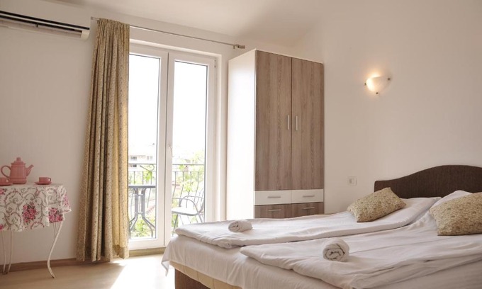 Lazi House | Guest House Damjana