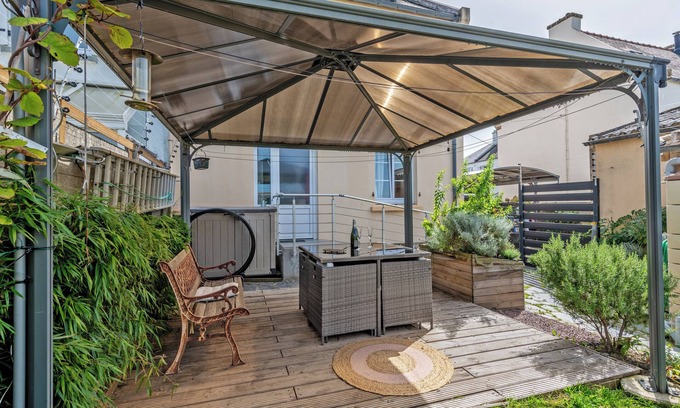 Morlaix Apartment | Guest House 'Domaine De Pharaon' with Shared Terrace, Wi-Fi and Air Conditioning