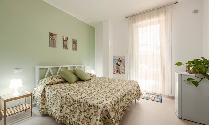 Capaci House | Guest House 'Lovi Room' with Private Terrace, Wi-Fi and Air Conditioning