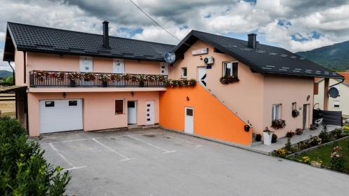 Korenica House | Guest House Mačić