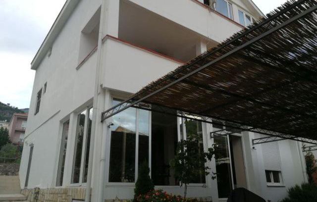 Lazi House | Guest House Mudresa