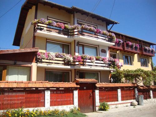 Kvartal Noviya Grad House | Guest House Planinski Zdravets