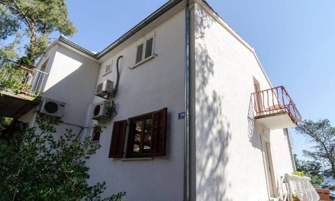 Sobra House | Guest House Sobra 38 - Double Room with Balcony and External Bathroom 5