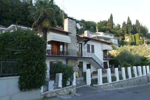 Salo Bed & Breakfast | Guest House Villa de Ros