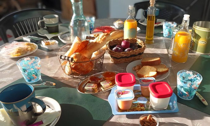 Saint-Martin-d'Ardeche Bed & Breakfast | Guest Room 'A L'ombre Des Amandiers - Room 1' with Shared Pool, Communal Garden and Wi-Fi