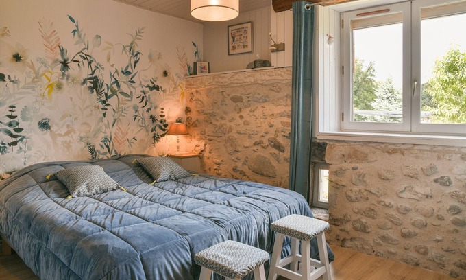 Loisieux Bed & Breakfast | Guest Room "Myosotis" with Mountain View, Shared Pool and Wi-Fi