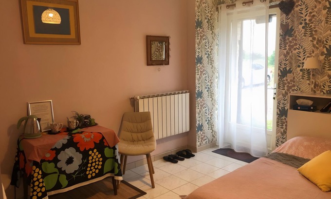 Durtal Bed & Breakfast | Guest Room 'Romantic' with Shared Garden and Wi-Fi