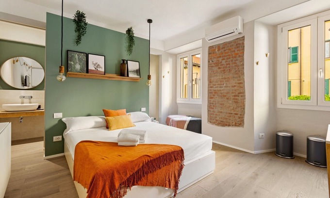 Chinatown Apartment | GuestHost - Simplon & Garibaldi Comfy Studio