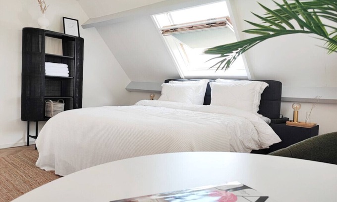 Nessersluis House | Guesthouse at the Amstel river. 2 Private rooms + bathrooms. Close to Amsterdam.