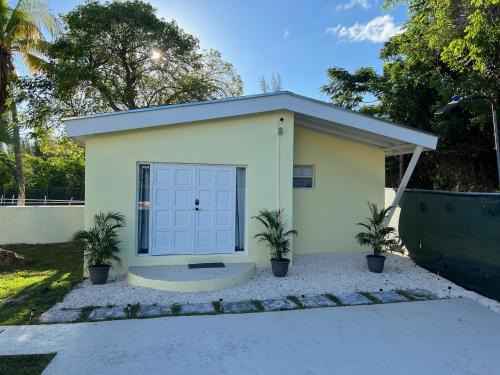 Adelaide House | Guesthouse, beautiful quiet location in Nassau