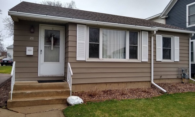 Northrup House | Guesthouse Cottage walkable to Mayo Clinic