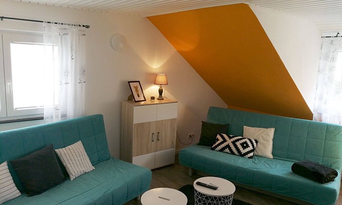 Kesselheim Apartment | Guesthouse Koblenz – Top Floor for up to 10 People with Garden Access and Barbecue
