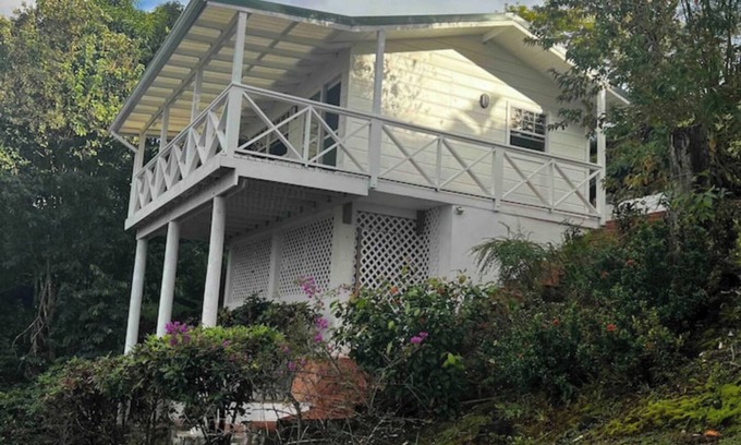 Marigot Bay Cottage | Guesthouse with amazing views!